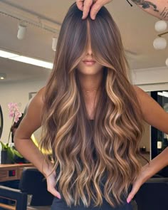 Well Blended Balayage, Ombre Brown Blonde Hair, Different Color Balayage Hair, Bollyarge Hair, Long Brown Hair With Balayage, Blonde To Caramel Hair, Latina Highlights Hair Dark Brown, Balayage Hair On Dark Hair, Moneypiece Hair Brunette