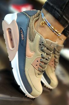 Nike Shoes Women Fashion, Trendy Shoes Sneakers, Pretty Shoes Sneakers, Nike Air Shoes, Cute Nike Shoes, Cute Sneakers, Swag Shoes, Nike Shoes Women, Sneakers Men Fashion