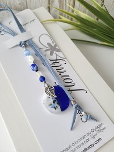 Very nice bookmarks with a floor key, handmade in Quebec, made of wood. Length 5 3/4 in. X 1/2 in. (14.5 cm X 3.5 cm) Packaging Bookmarks, Button Bookmarks, Beadable Products, Ribbon Bookmarks