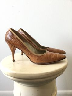 Vintage 60s pointed toe light brown Izard skin spiked heels shoeslining is satin with  leather trim....hand made details....leather sole....the skin is different tones of brown...the leather shoe soles show expected wear....great vintage condition Measurements  Size: handwritten 7 1/2, possible with an A but fits more like a comfortable 7 Length inside: 10' ( not accurate to size because of the pointed toe) Heel height: 3 5/8 Spiked Heels, Lizard Skin, Womens Pumps, Spike Heels, Leather Mini Skirts, Vintage 60s, Leather Mini, Lambskin Leather, Womens Heels