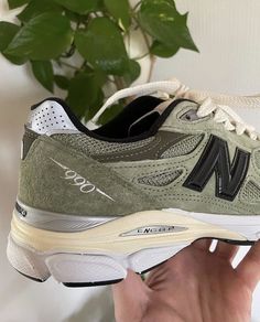 New Balance 990, Funky Shoes, Dad Shoes, Fresh Shoes, Shoe Inspo, Pretty Shoes, Dream Shoes, Ootd Outfit