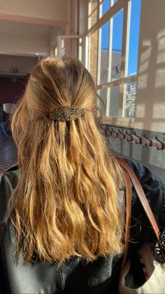 Half Up Half Down Hair With Clip, Claw Clip Long Hair, Hair Styles For Long Hair, Styles For Long Hair, Hair 2024, Hair Stylies, Hairstyles For School