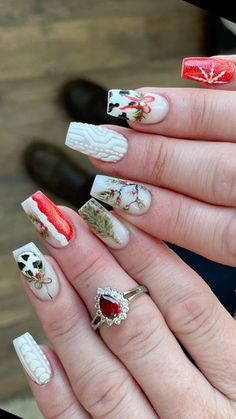 Cow Print Christmas Nails, Cowgirl Christmas Nails, Country Christmas Nails Acrylic, Cow Christmas Nails, Christmas Cow Nail Designs, Cute Western Christmas Nails, Western Christmas Nails Ideas, Christmas Nails Western, Christmas Cow Print Nails