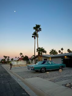 Palm springs, palm trees, vintage, y2k, summer nights, vintage cars, asthetic colors, California, vibe Palm Springs Aesthetic, California Baby, Cali Life, York Wallpaper, California Vibe, Hotel California, Driving Photography