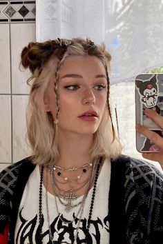 Look Grunge, Hair Inspiration Short, Peinados Fáciles Para Cabello Corto, Hair Stylies, Alternative Hair, Penteado Cabelo Curto, Short Hair Haircuts, Cut My Hair, Hair Inspo Color