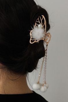 KOODING carries the latest jury hair clips & pins. KOODING is the global leading shopping website in providing authentic Korean fashion, beauty and lifestyle items, including clothing, cosmetics, shoes, accessories, and bags in affordable, fast, easy, and safe way. Korean Accessories Hair, Korean Hair Pin Style, Cute Korean Hair Accessories, Gold Butterfly Hair Pins, Korean Hair Clip Accessories, Korean Accessories, Beauty Shop, Korean Outfits, Latest Fashion For Women