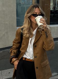 Brown Leather Jacket Outfit, Blazer Styling, Suede Outfit, Outfit Inspo Winter, Chic Skirts, Blazer Outfit, Winter Inspo, Leather Jacket Outfits