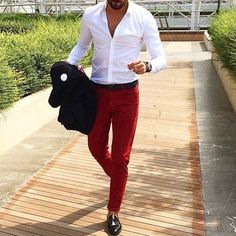 Red Chinos, White Long Sleeve Shirt, Red Pants, Gentleman Style, Mens Casual Outfits, Suit Fashion, Casual Style Outfits, Men Looks, Outfit Casual