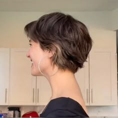 Short Hair Styles Square Face, Thick Wavy Hair Short Haircut, Short Hairstyle Women Layered Thick Hair, Blonde Long Pixie Haircut, Short Hair Women Aesthetic, Grunge Pixie Haircut, "bixie" Haircut 2024, Queer Haircut, Grown Out Pixie