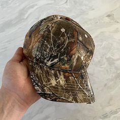 Size: Osfa (I Found A Couple Of These Hats Each Camo Print Is Slightly Different) Brand New! Free Shipping :) Id Number: Camo Hats Outfits, Arca Aesthetic, Nike Winter Jackets, Vintage Tattoo Art, Camo Trucker Hat, Trendy Caps, Vintage 90s Style, Edc Gadgets, Real Tree Camo