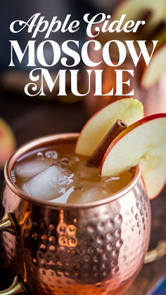 Apple Cider Mule recipe featuring a blend of crisp apple cider, ginger beer, and vodka. This cider Moscow mule is a must-try fall cocktail for fans of cider drinks, yummy alcoholic drinks, and ginger beer cocktails. Perfect for any autumn gathering! Warm Apple Cider Cocktail, Apple Cider Mule, Cider Moscow Mule, Cider Mule, Ginger Beer Drinks, Apple Cider Moscow Mule, Cider Cocktail Recipes, Ginger Beer Cocktail, Apple Cider Drink