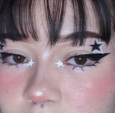 My Melody Eyeliner, Skz Inspired Makeup, Bold Eyeshadow