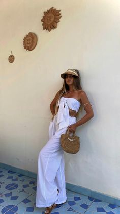 Elegant Beach Outfit, Vacay Photos, Travelling Outfits, Spain Outfit Ideas, Greek Cruise, Mexico Fits, Resort Outfits, Outfits For Spain