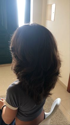 Shaggy Layers Medium Straight Hair, Wolf Haircut Back View, Fluffy Long Wolfcut, Wolfcut Layers Short, Wolfgang Haircut Women, Layered Hair Medium Thick Hair, Wolfcut Hair Black Woman, Short 360 Haircut, Short Layers For Wavy Hair