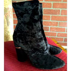 Vero Cuoio Black Velvet Ankle Boots. Good Condition. Dressy, Comfortable And Overall A Beautiful Addition To Anyone’s Wardrobe. The Size Is 36 1/2. Us 6.5. Product Is Made In Italy. Velvet Ankle Boots, Black Velvet, Bootie Boots, Overalls, Ankle Boots, In Italy, Size 6, Velvet, Women Shoes