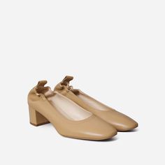 The Italian Leather Day Heel Light Taupe – Everlane Everlane Heel, Chunky Pumps, Ballerina Heels, Everlane Shoes, Ballerina Style, Fall Capsule Wardrobe, Light Tan, Leather Pumps, Italian Leather