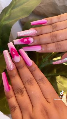 Inspired Nails, Glitter Hearts, Classy Nails, Red Glitter, Valentine's Day Nails, Pink Red, Nail Ideas, Valentines Day, Valentine's Day