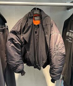 Balenciaga bomber #opium #balenciaga tg:https://t.me/sk9perxx Workwear Vintage, Fall 24, Street Style Outfits Men, Mens Casual Dress Outfits, Cool Outfits For Men, Mens Casual Dress, Mood Board Fashion, Drawing Clothes