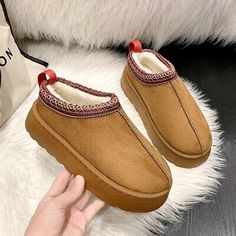 Top Rated Women's Slides Off-Brand UGG Faux Fur Warm Boots Slippers Shoes Platform Brown, Womens Shoes Boots For Women 2023, Sepatu Platform, Snow Boots For Women, Ankle Snow Boots, Winter Shoes For Women, Flat Slipper, Low Boots, Boot Types, Naha