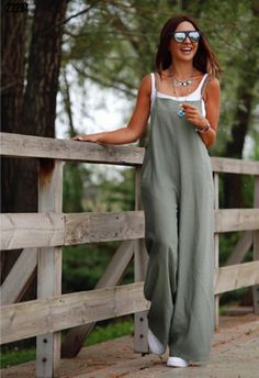 Jumpsuit Casual, Solid Jumpsuit, Solid Color Jumpsuits, Loose Jumpsuit, Effortless Outfit, Linen Casual, Linen Jumpsuit, Weave Style, Casual Jumpsuit