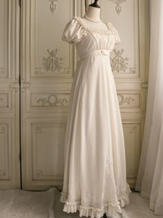 Immerse yourself in the elegance of the Regency era with this exquisite cream Bridgerton-inspired dress. Perfect for brides and special occasions, this gown combines vintage charm with luxurious details, making it a timeless addition to your wardrobe. Elegant Design: Featuring a classic Regency silhouette, this dress b Regency Era Nightgown, Regency Nightgown, Regency Silhouette, Regency Era Dress, Regency Dresses, Nontraditional Wedding Dress, Wedding Dresses High Low, Floral Applique Dress, Bridgerton Inspired