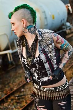 Post-Apocalyptic Fashion Apocalypse Punk, Gutter Punk, Short Punk Hair, Chica Punk, Punk Girls, Post Apocalyptic Fashion