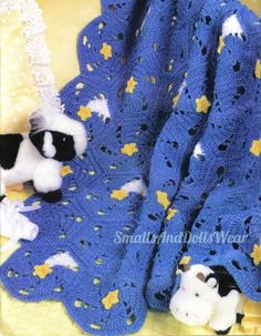 there is a crocheted blanket with cats on it