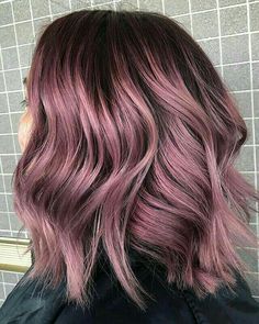 Short Rose Gold Hair, Ashy Pink, Pastel Pink Hair, Hair Color Streaks, Hair Fixing, Hair Upstyles, Dyed Hair Inspiration, Spring Hair Color, Haircuts For Wavy Hair