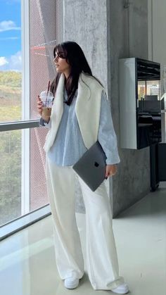 Korean Street Style Aesthetic, Cold Office Outfit, Korean University Outfit, Uni Outfits Aesthetic, Shirt Autumn Outfit, Creamy Outfit, Outfit Ideas University, University Outfit Ideas, Executive Outfit