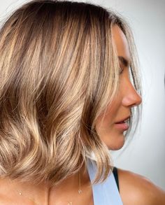 Golden Brown Bob Haircut, Hazelnut Hair Color Brown With Highlights, Frankie Bridge Hair Bob, Frankie Bridge Hair 2023, Bronde Bob Balayage, Caramel Bob Hair, Bronze Blonde Hair, Bronde Balayage Bob, Honey Blonde Short Hair