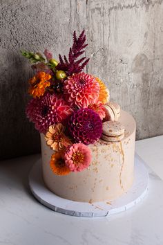 Dahlia covered cake Jewel Tone Birthday Cake, Dahlia Birthday Cake, Jewel Tone Wedding Cake Ideas, Dahlia Birthday Theme, Wedding Cake With Dahlias, Fall Floral Cake, Jewel Tone Cake, Wedding Cake Dahlia, Dahlia Wedding Cake