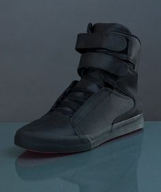 Cyberpunk Shoes, Shoes Sneakers Men, Cyberpunk Clothing, Techwear Streetwear, Supra Shoes, Tactical Swords, Futuristic Shoes, Cyberpunk Clothes, Mens Boots Fashion