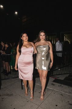 The Plus-Size Women Who Ruled the Street Style Game During New York Fashion Week Vanessa Romo, Pretty Plus Size Women, Plus Size Night Out, Plus Size Night Out Outfit, Plus Size Aesthetic, Dresses For Plus Size, Outfit Trends