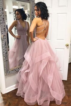 Pink Tulle Evening Dress, Outfit Verano, Butterfly Designs, Outfit Autumn, Outfit Styling, Summer Office, V Neck Prom Dresses, Tulle Evening Dress