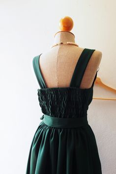 "Flawless Dress in Forest Green Be stunning in all party, wedding party, graduation and hot for summer day! ✿AVAILABLE NOW IN FOLLOWING SIZE✿ ✄ SIZE ✄ Size : Bust l Waist l Hip l Length (Shoulder to hem) Size XS : Max 33\" l 24-26\" l Max 42\" l 35\" (Approx US 0-2) Size S : Max 34\" l 26-28\" l Max 40\" l 35\" (Approx US 4-6) Size M : Max 38\" l 29-32\" l Max 44\" l 36\" (Approx US 8-10) Size L : Max 40\" l 32-34\" l Max 46\" l 36\" (Approx US 10-14) Size XL : Max 42\" l 34\"-36\"l Max 50\" l 3 Summer Prom Dress With Tie Back, Fitted Chiffon Vintage Dress For Party, Summer Bridesmaid Mini Dress With Ruched Bodice, Summer Wedding Vintage V-neck Dress, Green Ruched Bodice Dress For Prom Season, Green Dress With Ruched Bodice For Prom, Green Ruched Bodice Dress For Prom, Fitted Sundress With Ruffles For Party, Summer Party Bridesmaid Dress With Pleated Bodice