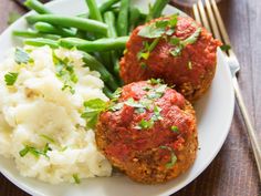 meatballs, mashed potatoes and green beans on a plate