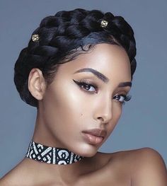 Crown braid Crown Braids, Halo Braids, Braided Crown Hairstyles, Halo Braid, Breaking Hair, Pelo Afro, Crown Braid, Hair Crush, Crown Hairstyles