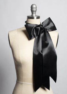 Apatico - Oversized Bow Choker Collar - Satin Ribbon - Gothic Doll Catwoman Design, Clothes Rendering, Dutch Empire, Gothic Dolls, Choker Collar, Black Bow, Character Outfits, Nara