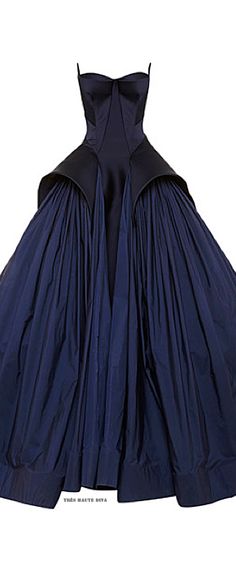 Zac Posen Royal Blue Tafetta Gown Resort 2015. Rent #ZacPosen collection on drexcode!... Omg! Gorgeous!!! Runway Gowns, Indian Party, Resort Fashion, Resort 2020, Dresses Indian, Dresses 2020, 2020 Fashion, Zac Posen, Vogue Runway