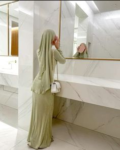 Green abaya , bathroom picture, modest fashion, aesthetic hijab Green Abaya, Christian Veils, Modest Christian Clothing, Christian Outfits, Butterfly Abaya, Muslim Outfit