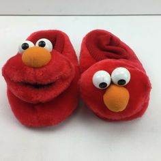 Sox Tab Elmo Slippers Socks Soft Shoes Sesame Street Kids L 9-10 These are great pull-on slipper socks for kids to keep their feet warm and cozy! Red Non-slip Indoor Slippers, Red Round Toe Slippers For Indoor Use, Elmo Slippers, Monster Slippers, Funny Slippers, Fun Slippers, Elmo And Cookie Monster, Dream Items, Slippers Socks