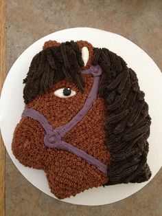 the cake is shaped like a horse's head