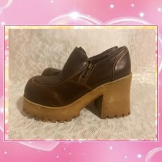 Vintage Chunky Platform Shoes W/Zippers Deadstock / Few Minor Scuffs From Storage. Size: 5.5 Can Fit Size 5 Bratzdoll Vibes 70s Shoes Women, 1990s Shoes, 70s Platform Shoes, 90s Sandals, Outfit Dump, Chunky Platform Shoes, 90s Platform Shoes, Vintage Clogs, 90s Shoes