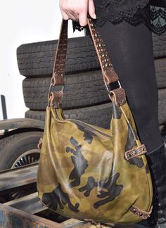 Leather Camo Purse Camo Clothes, Camo Bags, Pink Mossy Oak, Under Armour Sweatshirts, Camo Purse, Crystal Purse, Camo Outfits, Armour Women, Green Purse