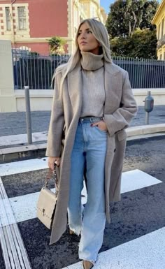 Fall White Trousers Outfit, Fall Outfits For Nyc Trip Women, Charleston Fall Fashion, February Fashion 2024, Mom Fall Outfits 2023, Nyc Broadway Outfit, Light Wash Jeans Outfit Fall, Really Cold Weather Outfits, Winter Coat Outfit