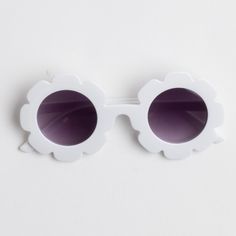 White floral baby sunglasses Cheap Playful White Sunglasses, Stitch Sunglasses, Kids Sunglasses With Name, Baby Sunglasses, Sunglasses White, Cute Sunglasses, Custom Gift Boxes, Soft Beige, Kids Sunglasses