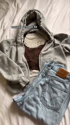 Leggings And Short Sleeve Shirt Outfit, Short Sleeve Outfits For School, Cute Shoes For Teen Girls, Outfits For The Fair, Movie Outfits Ideas, Cute Simple Outfits For Summer, Summer Chill Outfit, Pretty Outfits For School, Simple Cute Outfits For School