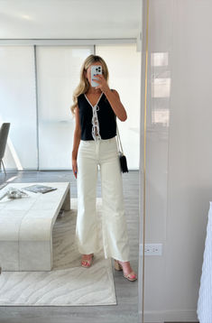 linen top, white jeans for summer, white denim Elegant White Jeans Outfit, White T And Jeans Outfit, White Tops And Jeans Outfit, White Jeans Outfit Summer Classy, White Jeans Outfit Summer, White Linen Pants Outfit, White Top Jeans, Abercrombie Outfits, Jeans For Summer