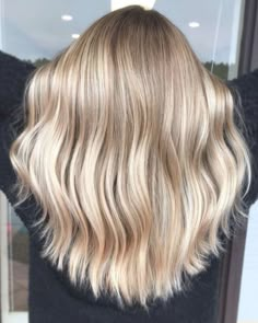 Sandy Blonde Hair Color, Blonde Foils, Sandy Blonde Hair, Warm Blonde Hair, Hair Foils, Wedding Hair Colors, Hair Blond, Ombre Hair Blonde, Cool Blonde Hair