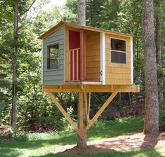 a tree house in the middle of some trees